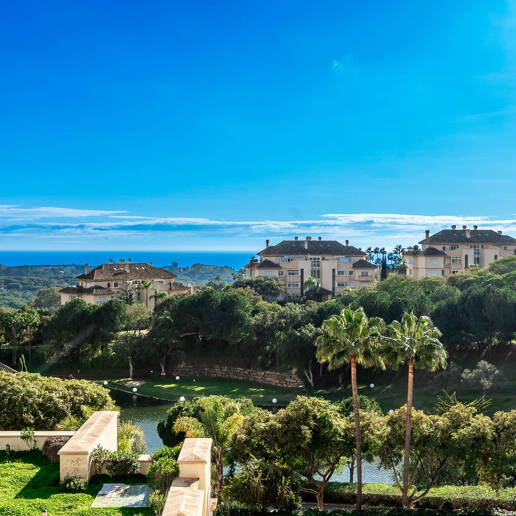 Apartamento de lujo en esquina con vistas espectaculares en Elviria Hills