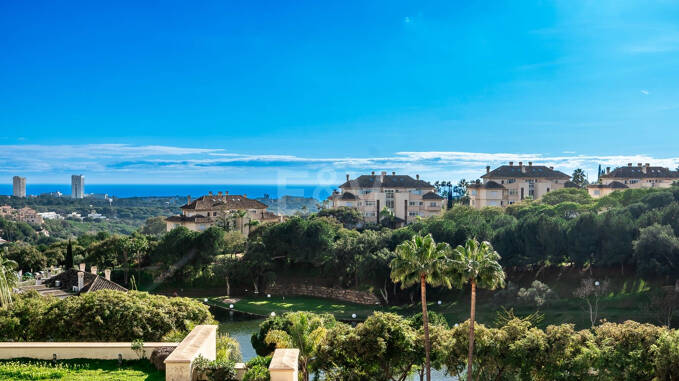Luxuswohnung an der Ecke mit spektakulärer Aussicht in Elviria Hills