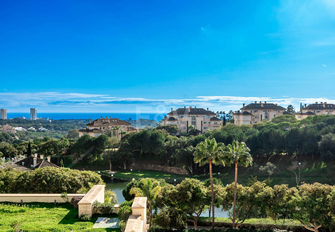 Apartamento de lujo en esquina con vistas espectaculares en Elviria Hills