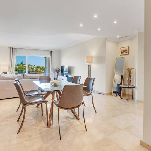 Apartamento de lujo en esquina con vistas espectaculares en Elviria Hills