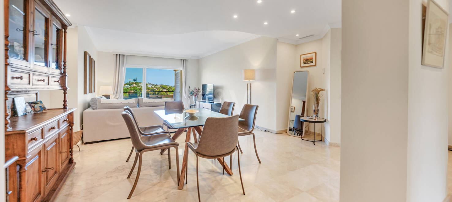 Apartamento de lujo en esquina con vistas espectaculares en Elviria Hills