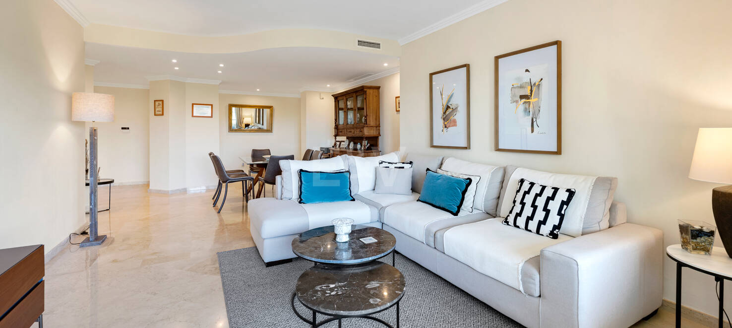 Apartamento de lujo en esquina con vistas espectaculares en Elviria Hills