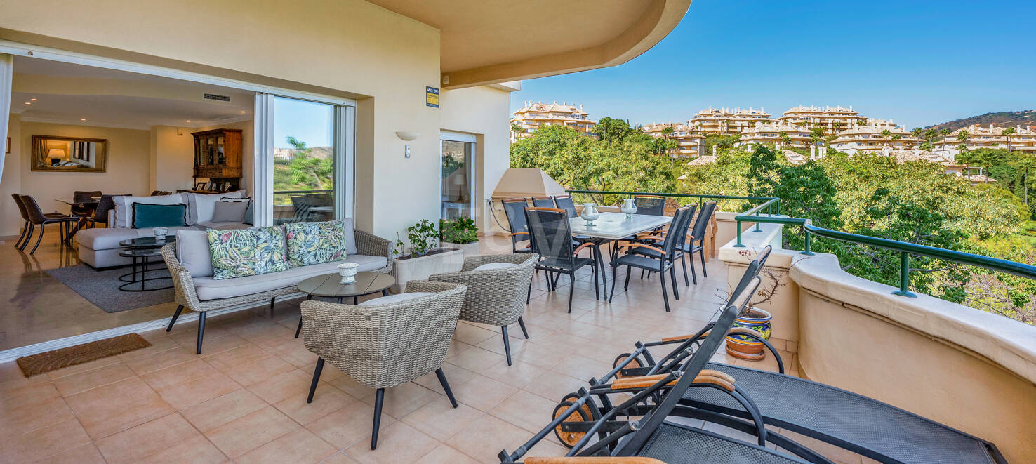 Apartamento de lujo en esquina con vistas espectaculares en Elviria Hills