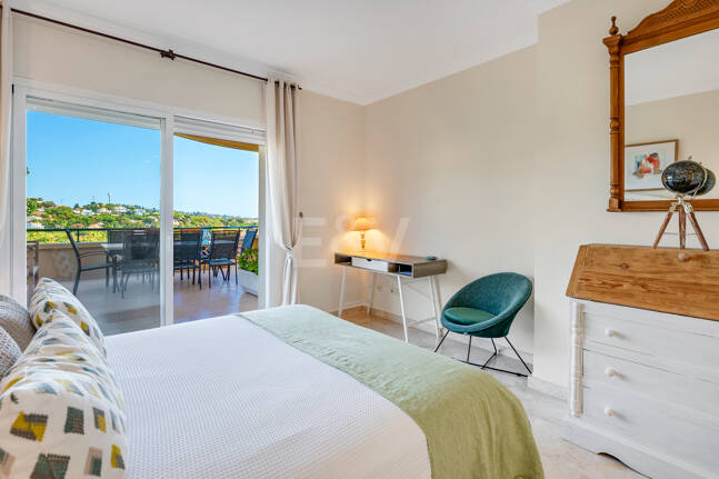 Apartamento de lujo en esquina con vistas espectaculares en Elviria Hills