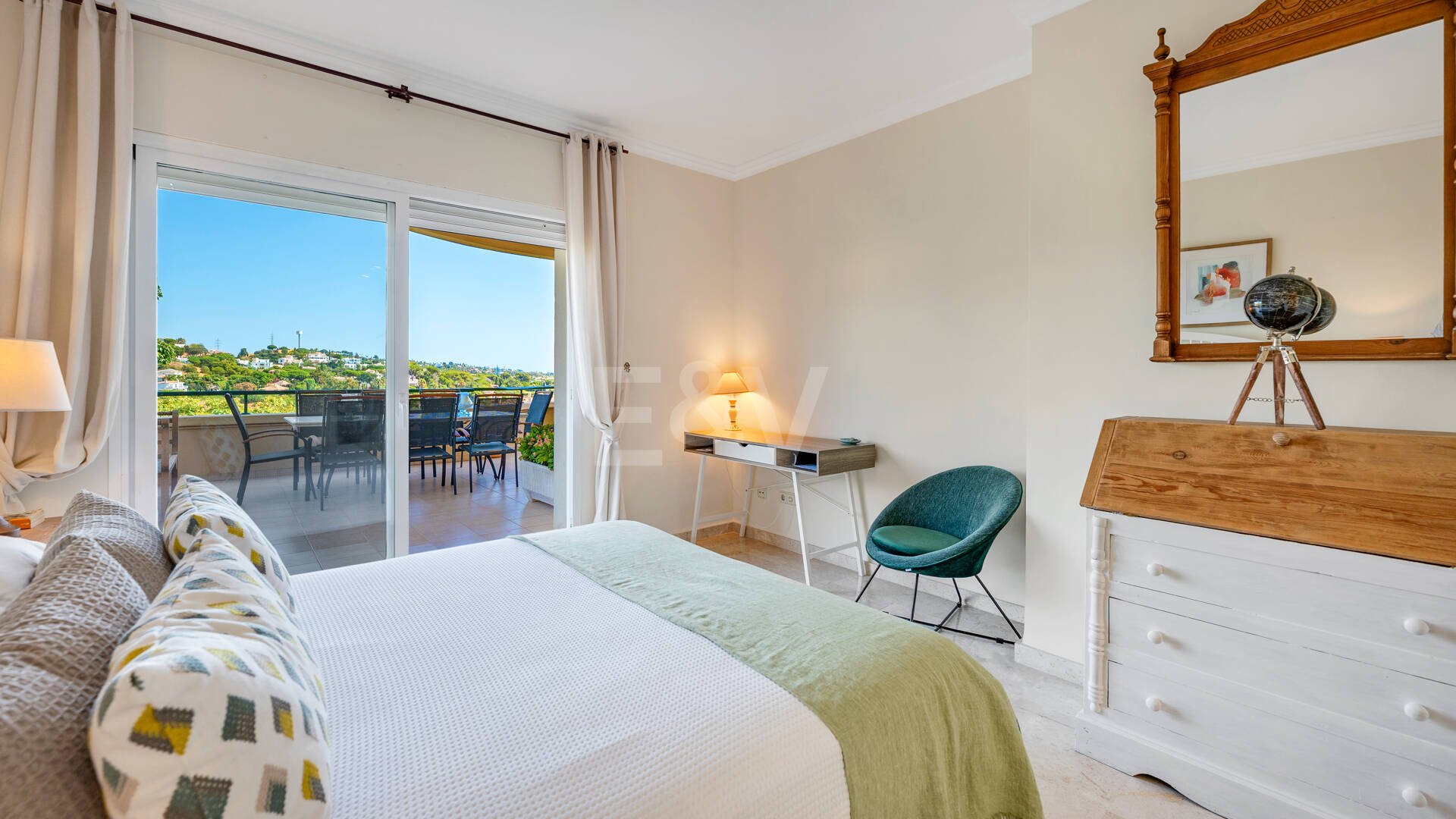 Apartamento de lujo en esquina con vistas espectaculares en Elviria Hills