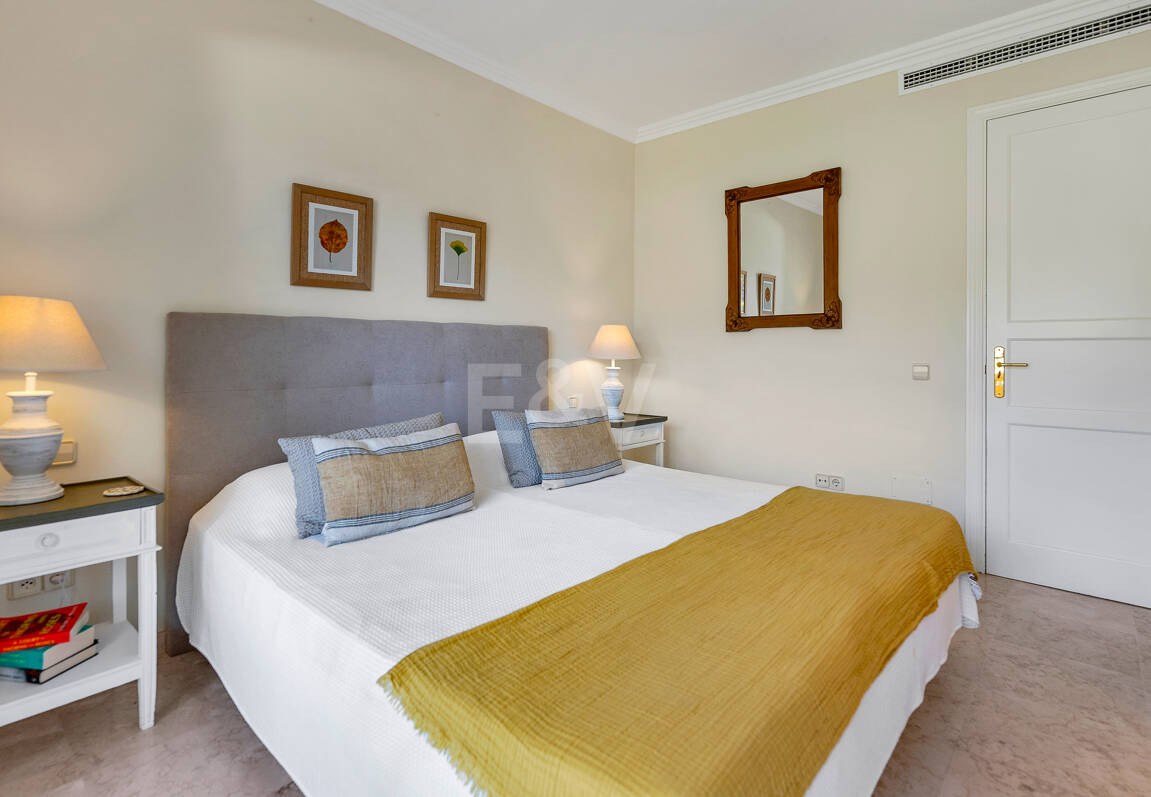 Apartamento de lujo en esquina con vistas espectaculares en Elviria Hills