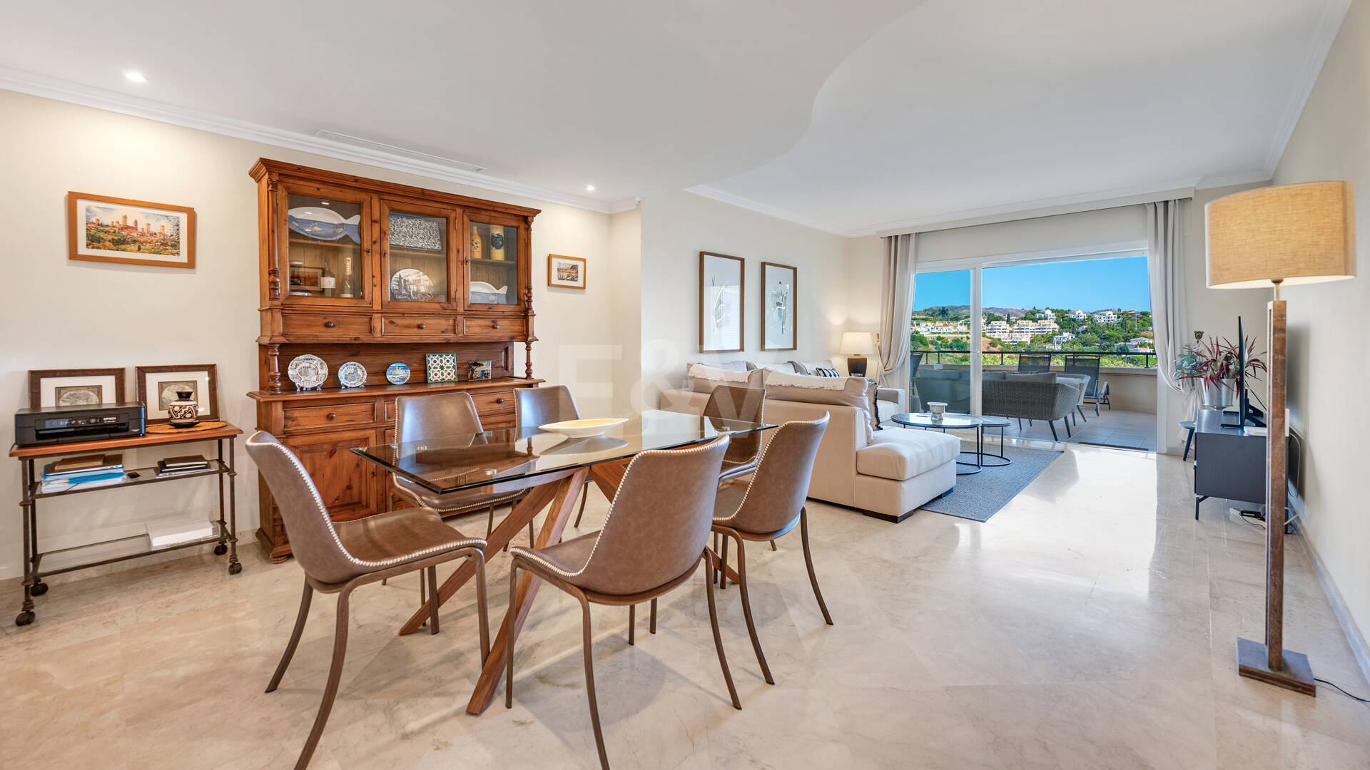 Apartamento de lujo en esquina con vistas espectaculares en Elviria Hills