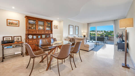 Luxuswohnung an der Ecke mit spektakulärer Aussicht in Elviria Hills