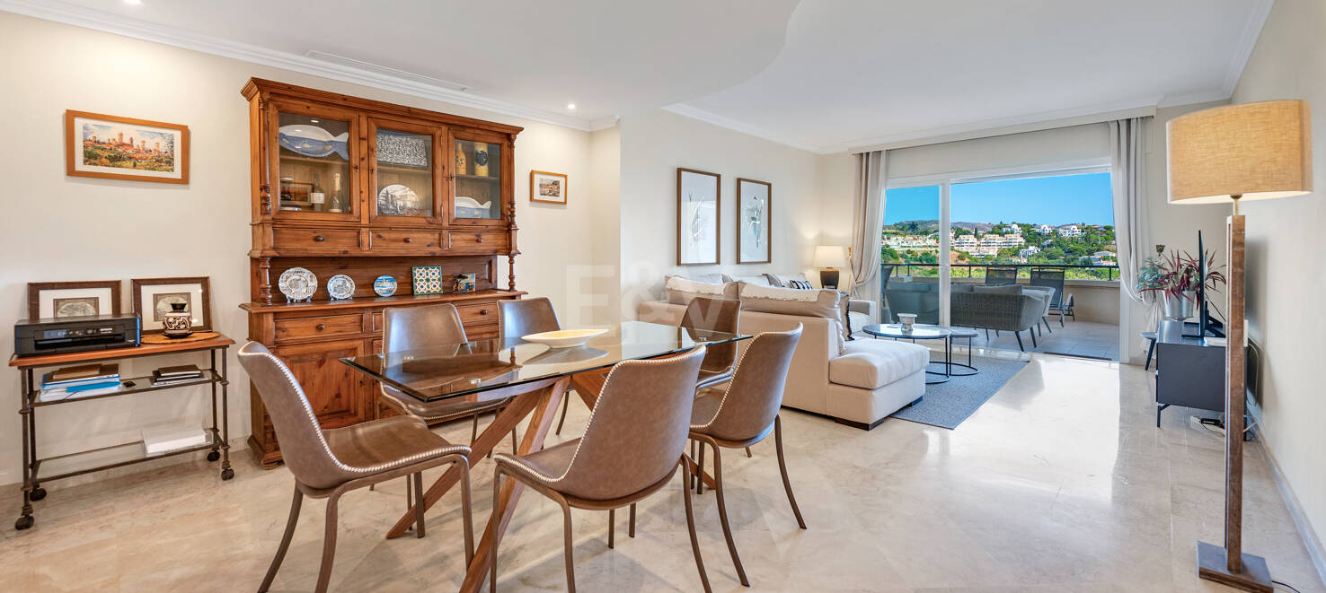 Apartamento de lujo en esquina con vistas espectaculares en Elviria Hills