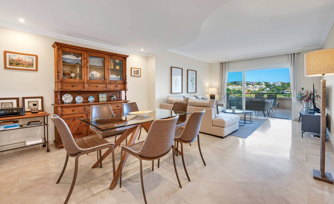Luxury Corner Apartment with Spectacular Views in Elviria Hills