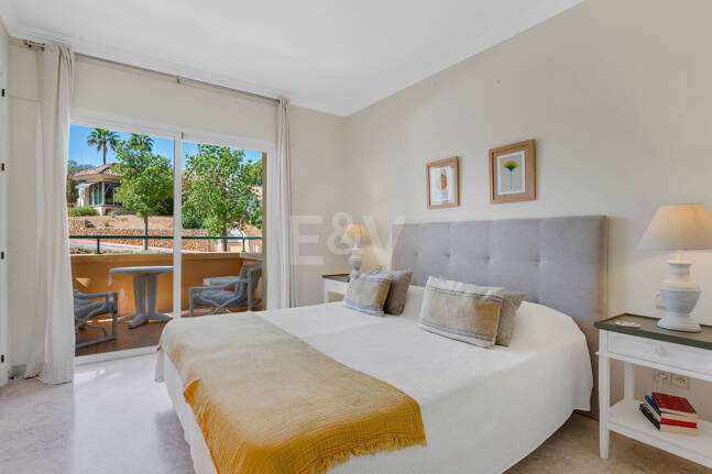 Apartamento de lujo en esquina con vistas espectaculares en Elviria Hills