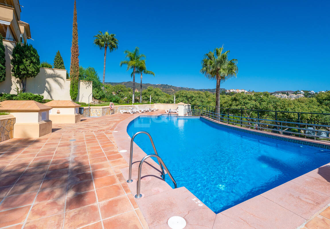 Apartamento de lujo en esquina con vistas espectaculares en Elviria Hills