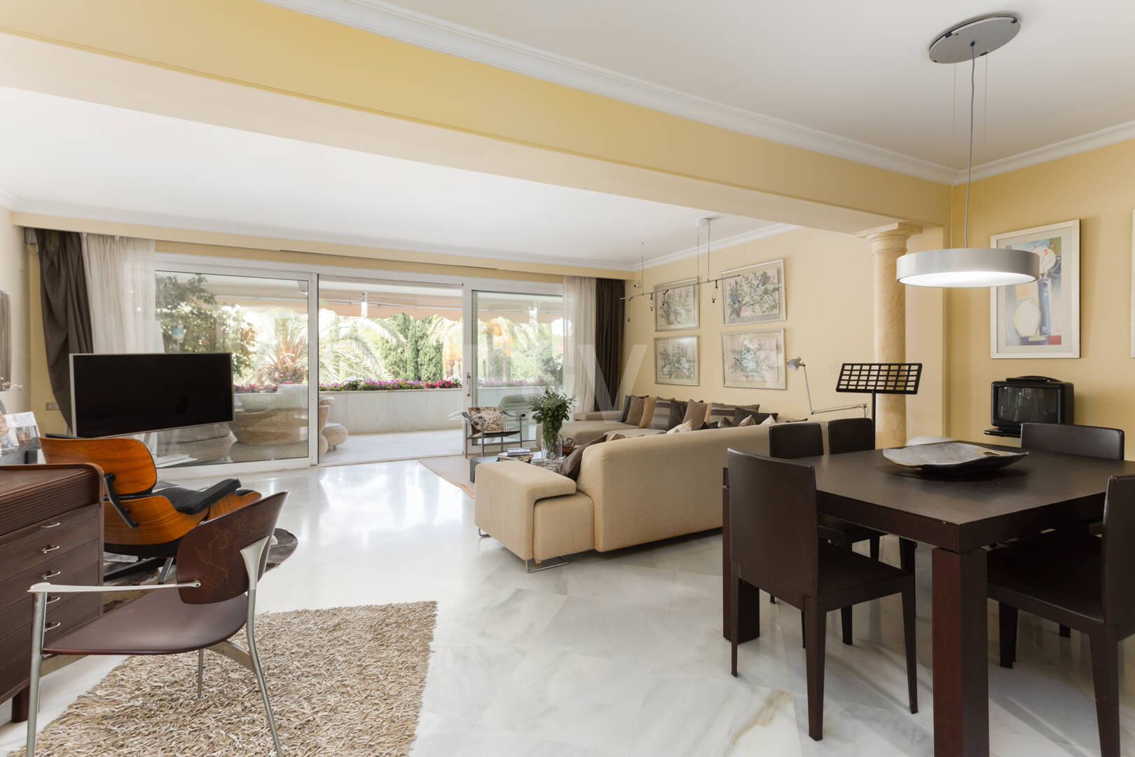 Don Gonzalo, Premier emplacement à Marbella, marches loin de la plage