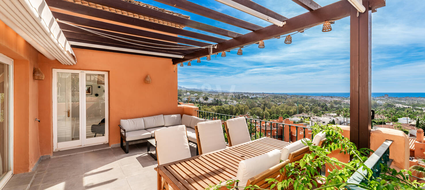 Luxury Penthouse with Panoramic Views in Exclusive Les Belvederes, La Cerquilla