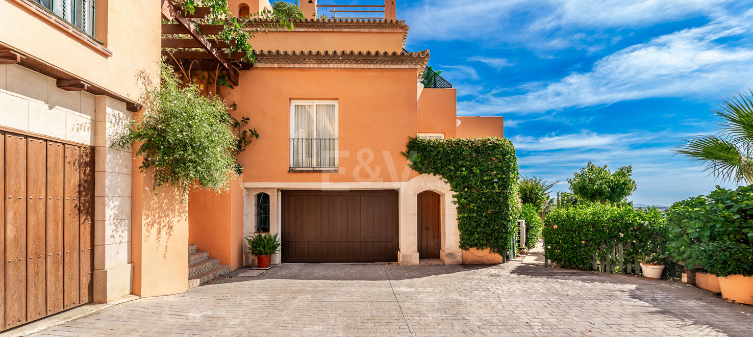 Luxury Penthouse with Panoramic Views in Exclusive Les Belvederes, La Cerquilla