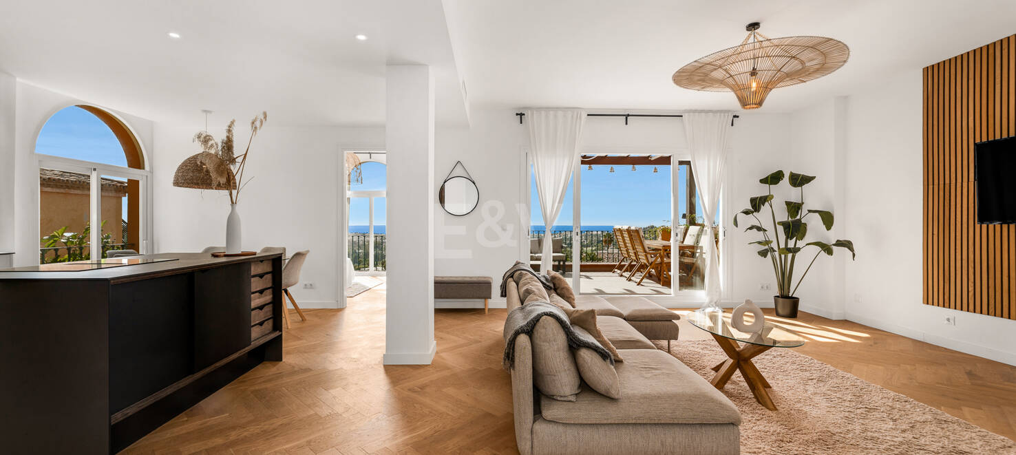 Luxury Penthouse with Panoramic Views in Exclusive Les Belvederes, La Cerquilla