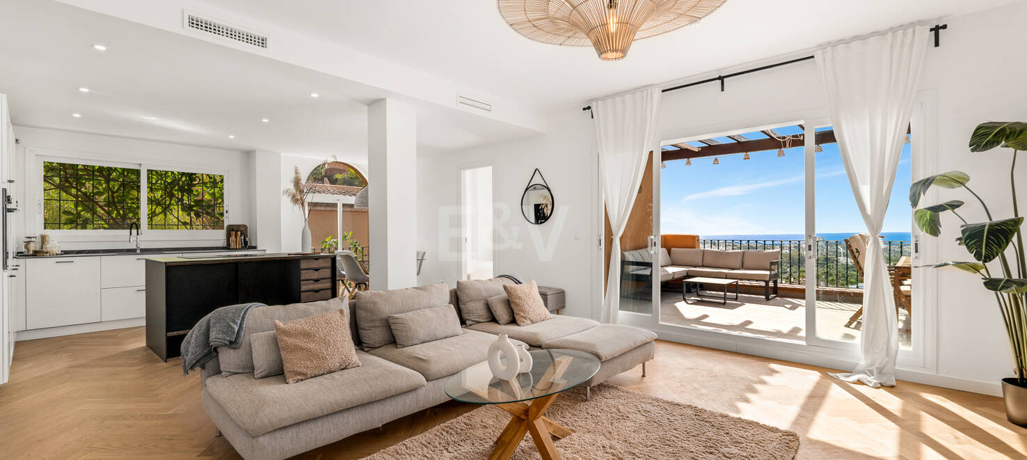 Luxury Penthouse with Panoramic Views in Exclusive Les Belvederes, La Cerquilla