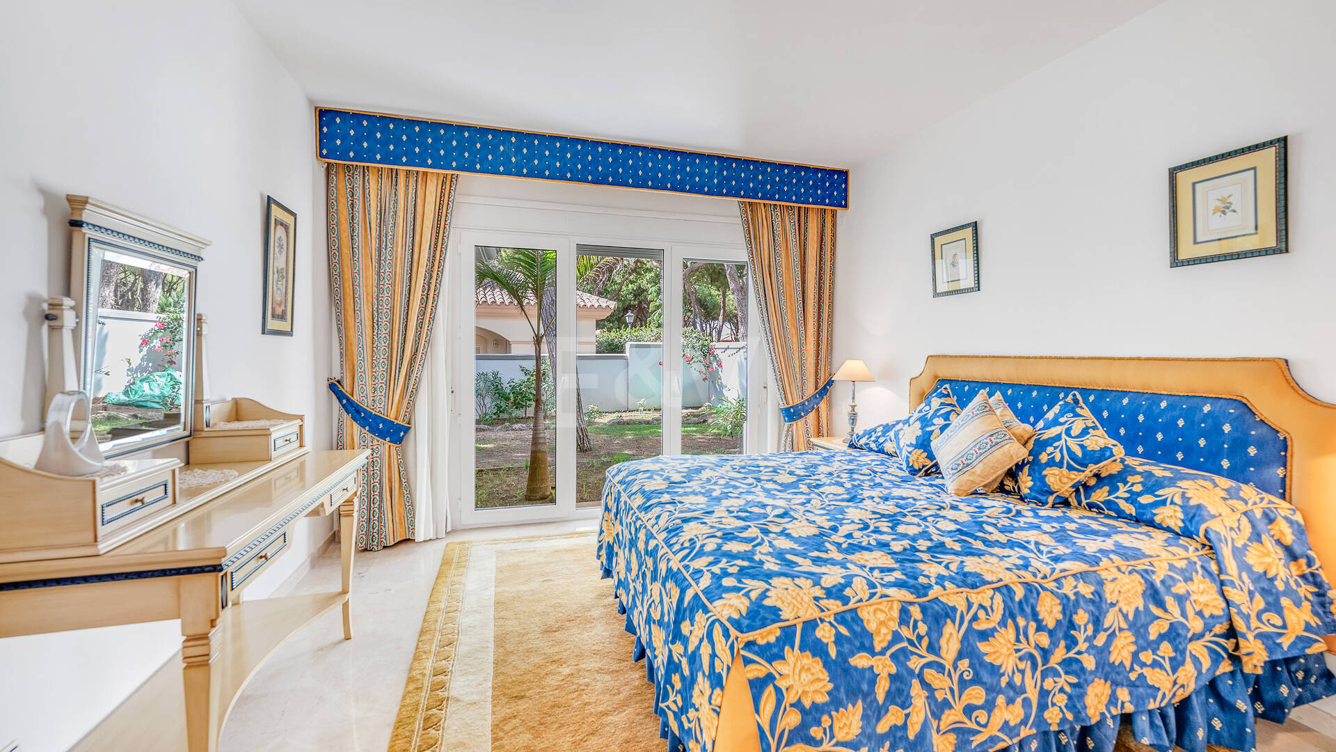 Elegant Villa on a Large Plot with Lush Gardens