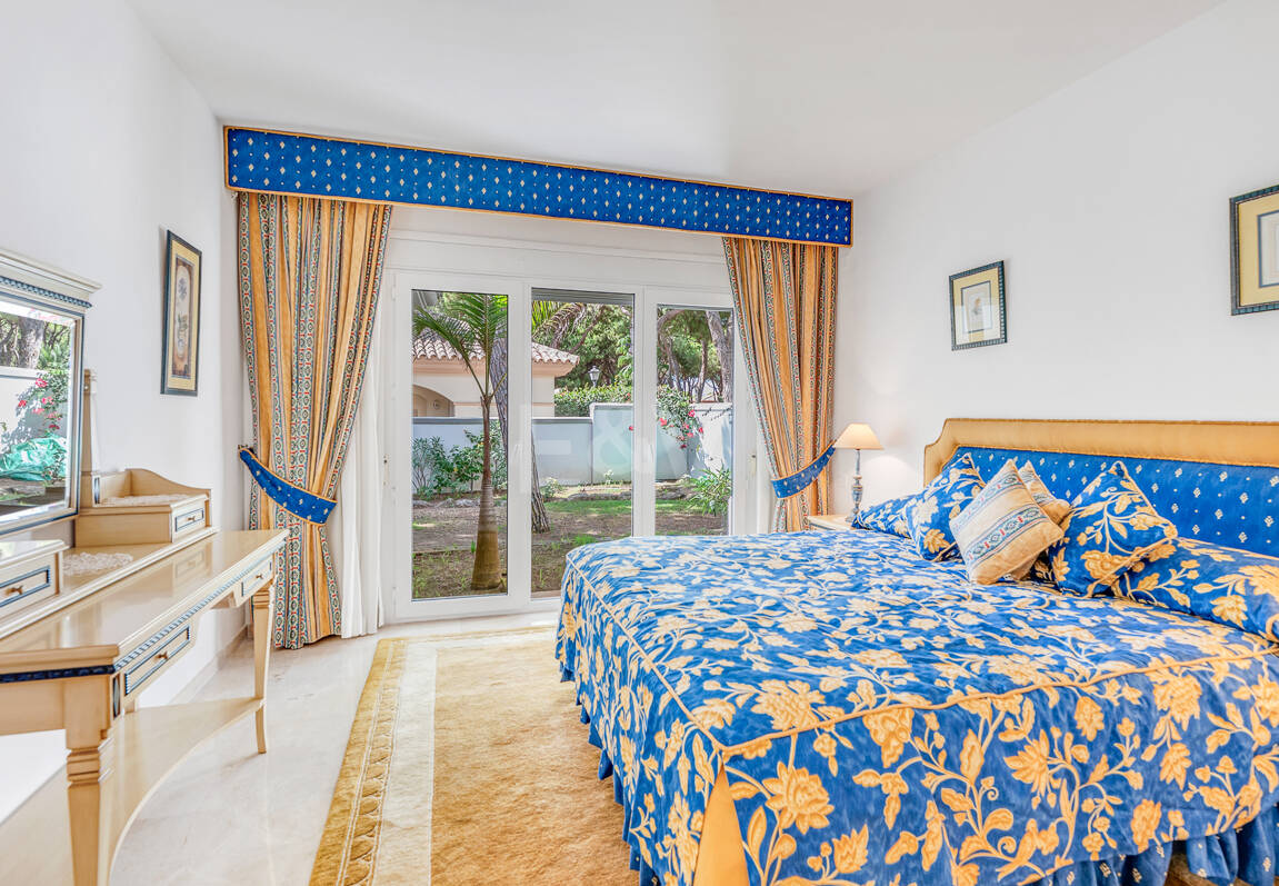 Elegant Villa on a Large Plot with Lush Gardens