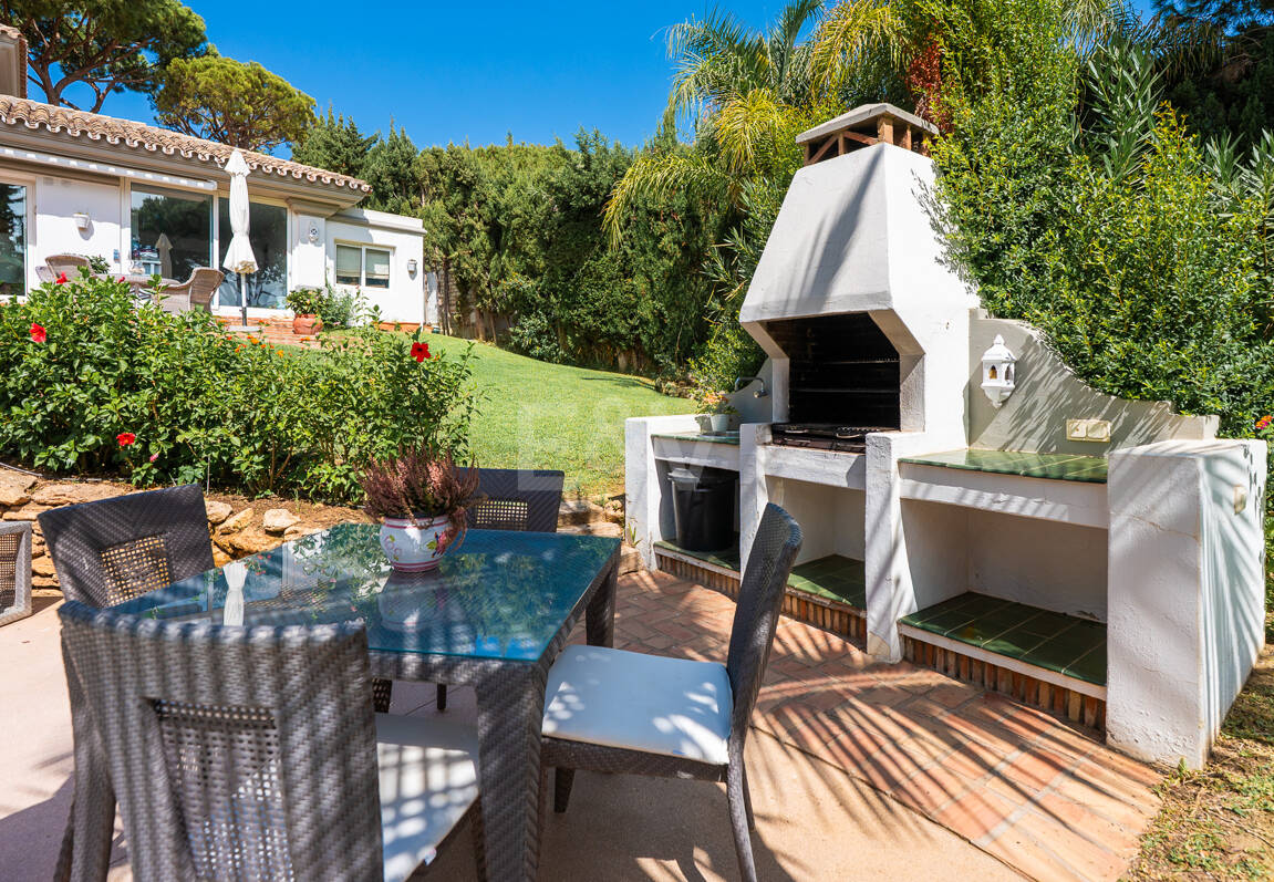 Elegant Villa on a Large Plot with Lush Gardens