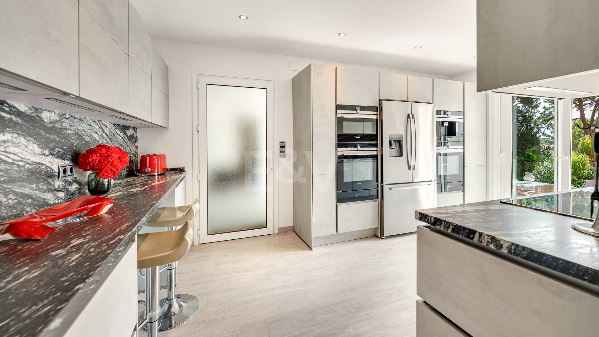 Elegant Villa on a Large Plot with Lush Gardens