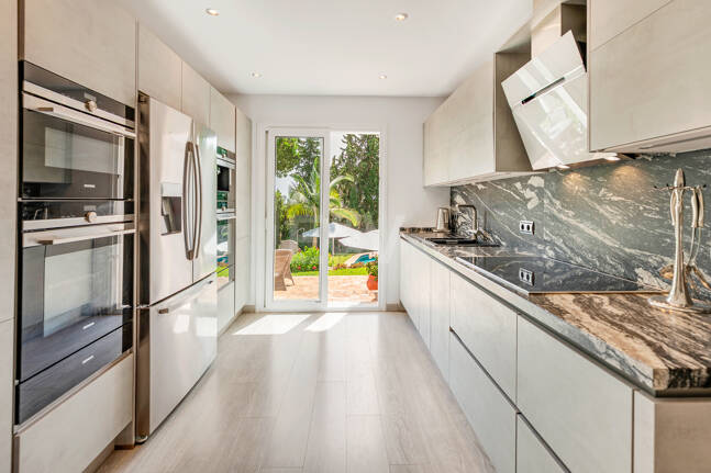 Elegant Villa on a Large Plot with Lush Gardens