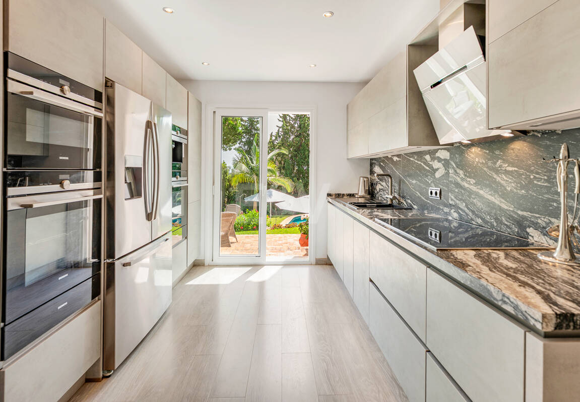 Elegant Villa on a Large Plot with Lush Gardens