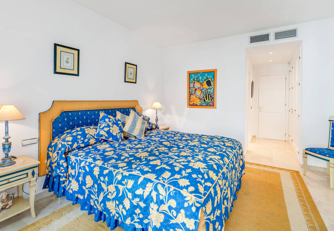 Elegant Villa on a Large Plot with Lush Gardens