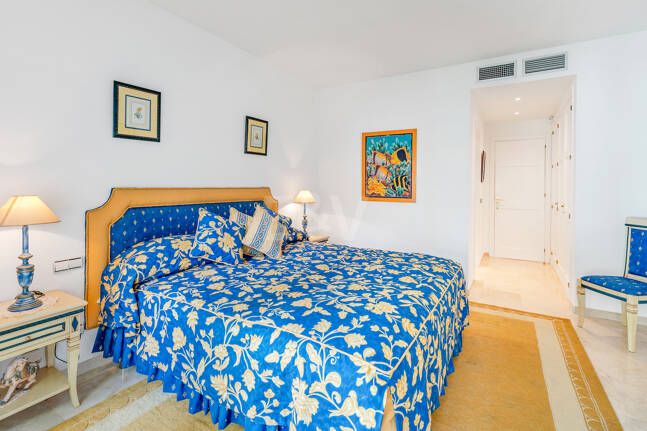 Elegant Villa on a Large Plot with Lush Gardens