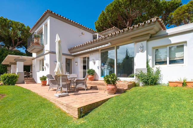 Elegant Villa on a Large Plot with Lush Gardens