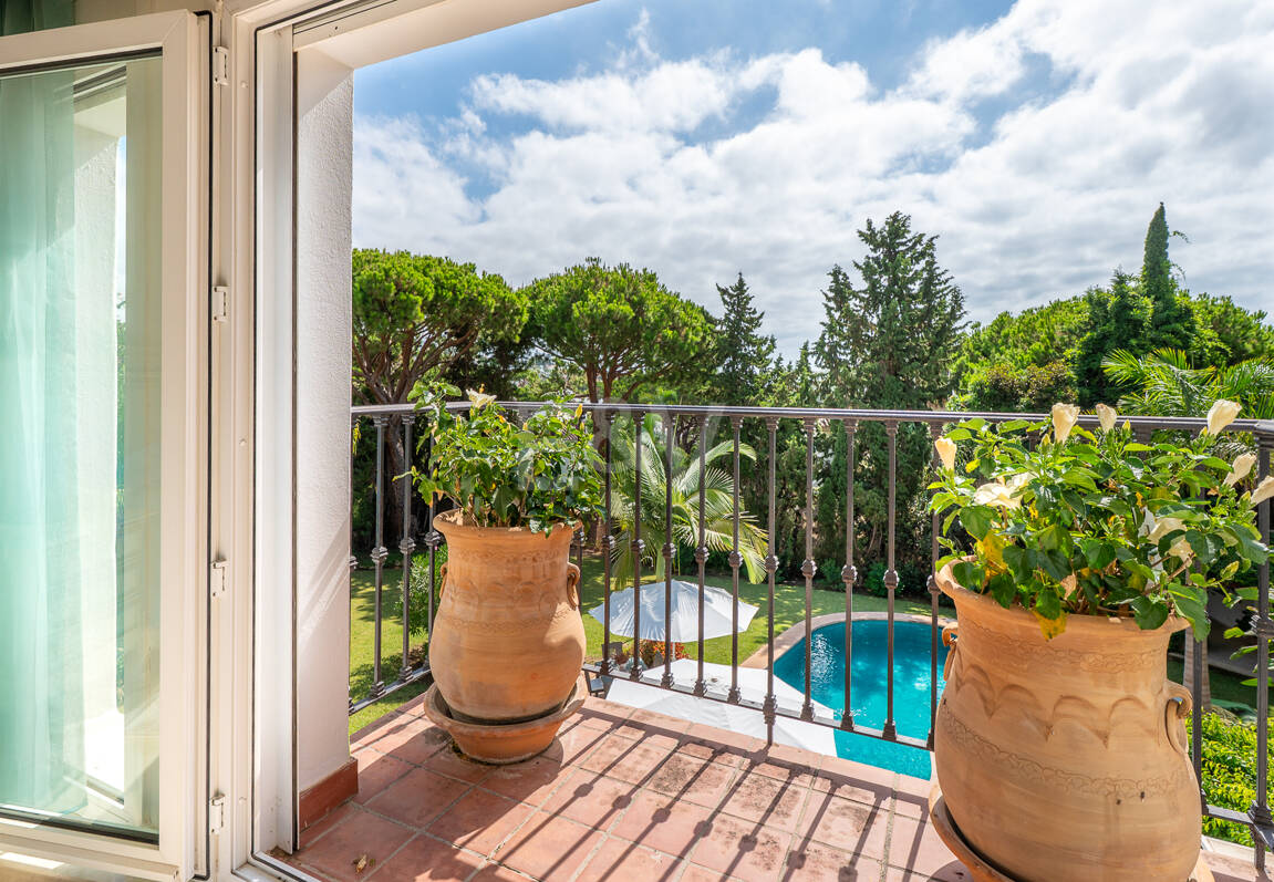 Elegant Villa on a Large Plot with Lush Gardens