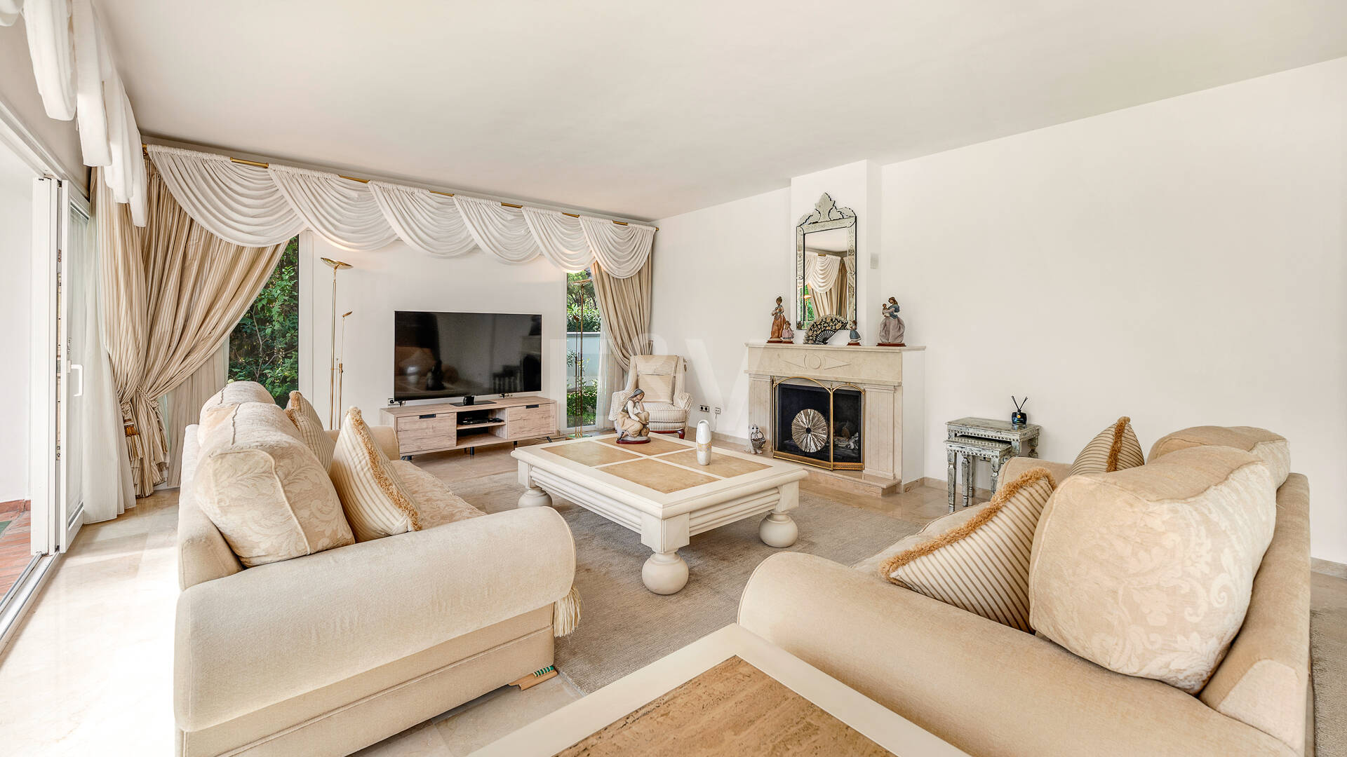 Elegant Villa on a Large Plot with Lush Gardens