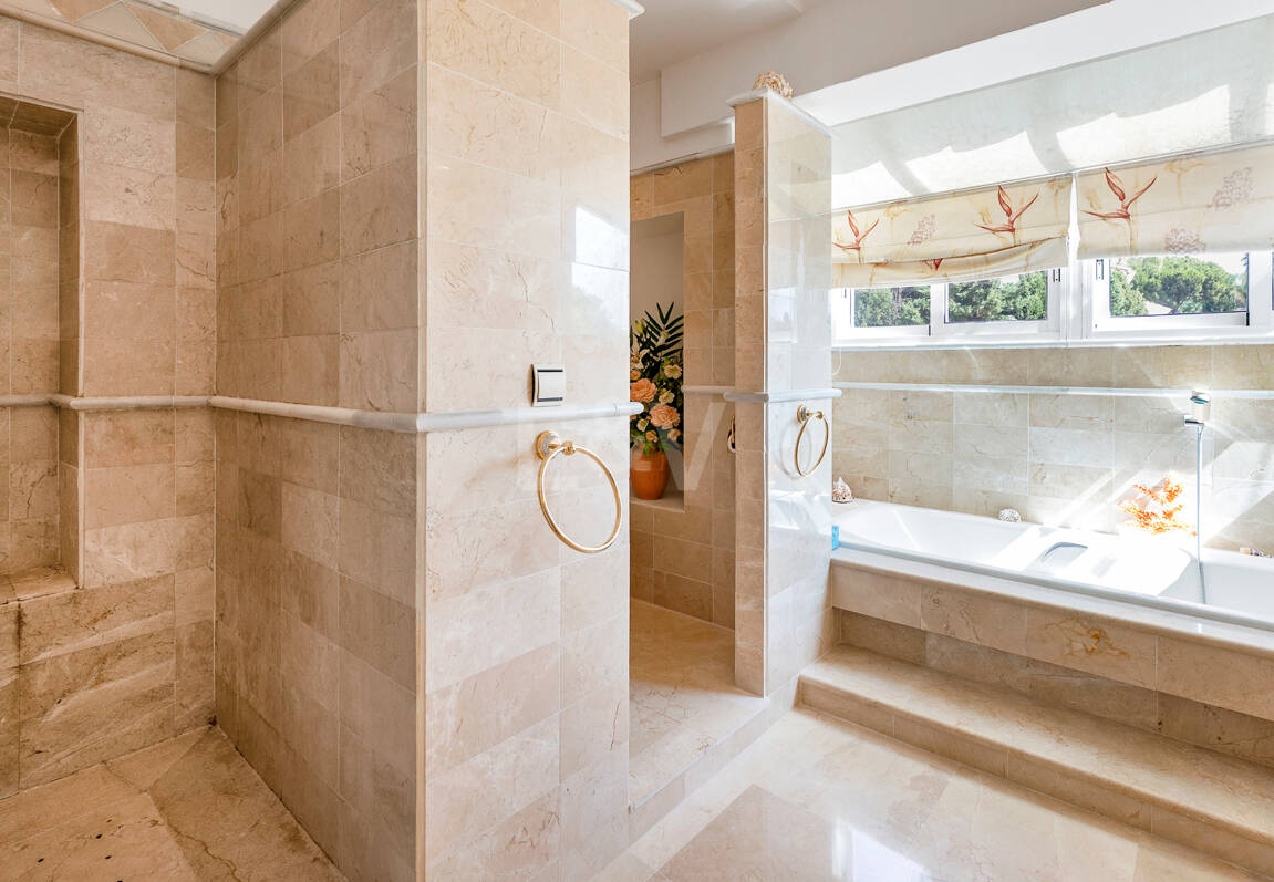 Elegant Villa on a Large Plot with Lush Gardens