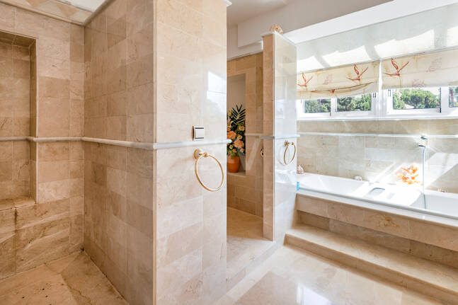 Elegant Villa on a Large Plot with Lush Gardens