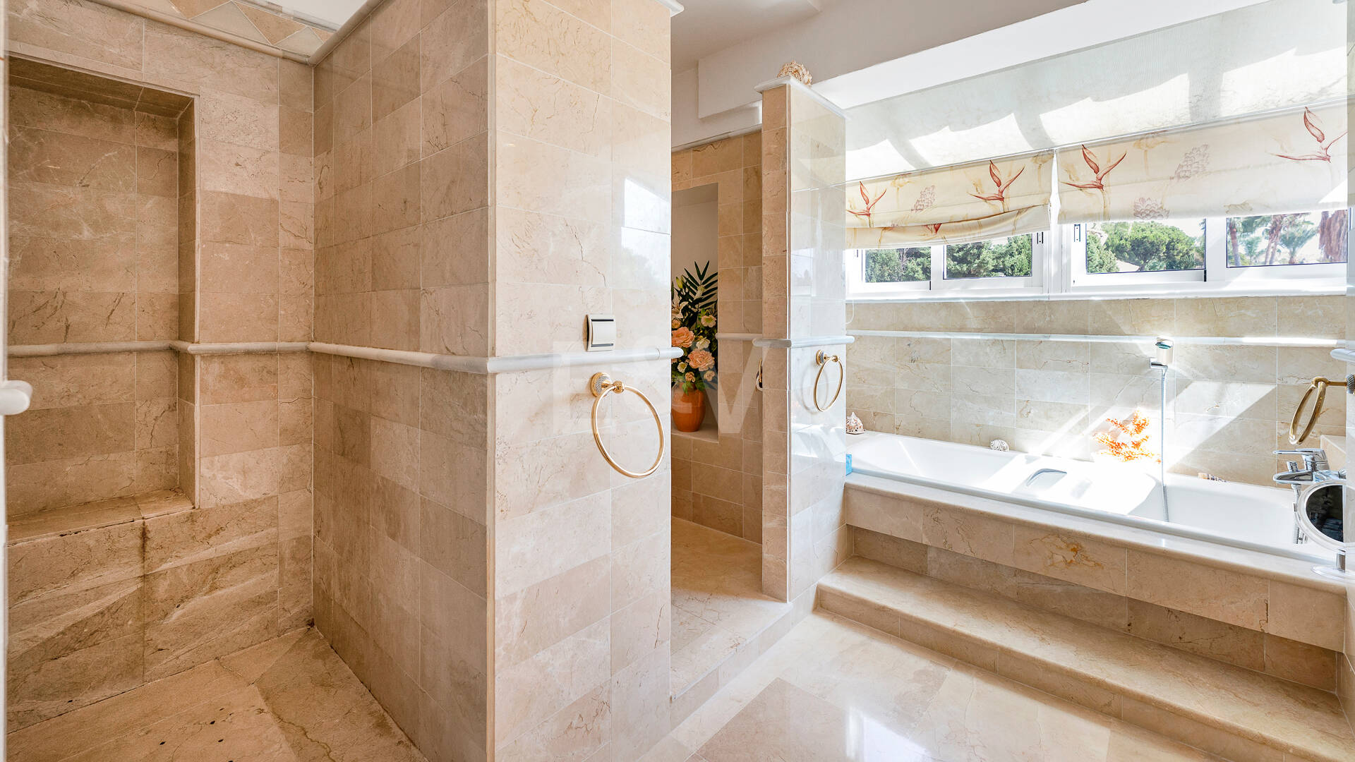 Elegant Villa on a Large Plot with Lush Gardens