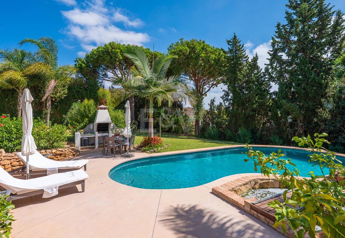 Elegant Villa on a Large Plot with Lush Gardens