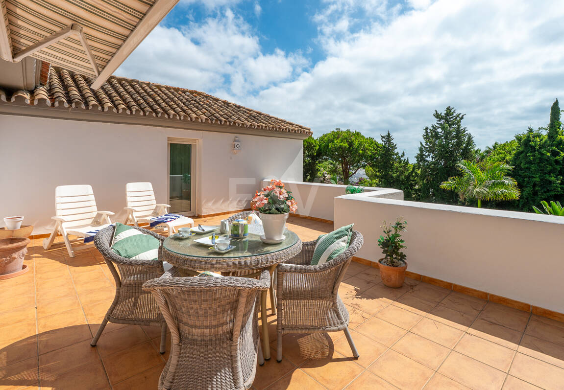 Elegant Villa on a Large Plot with Lush Gardens