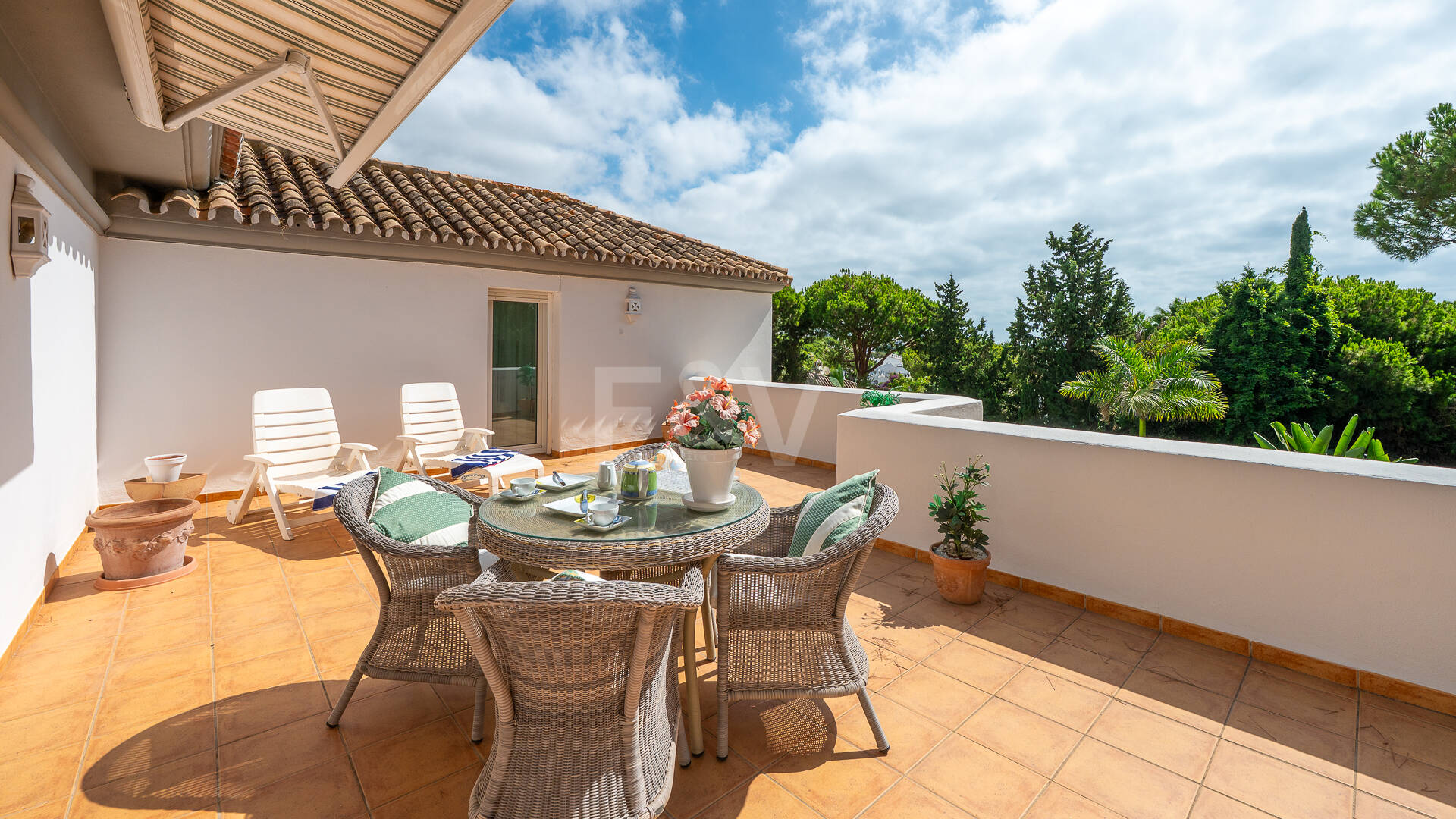 Elegant Villa on a Large Plot with Lush Gardens