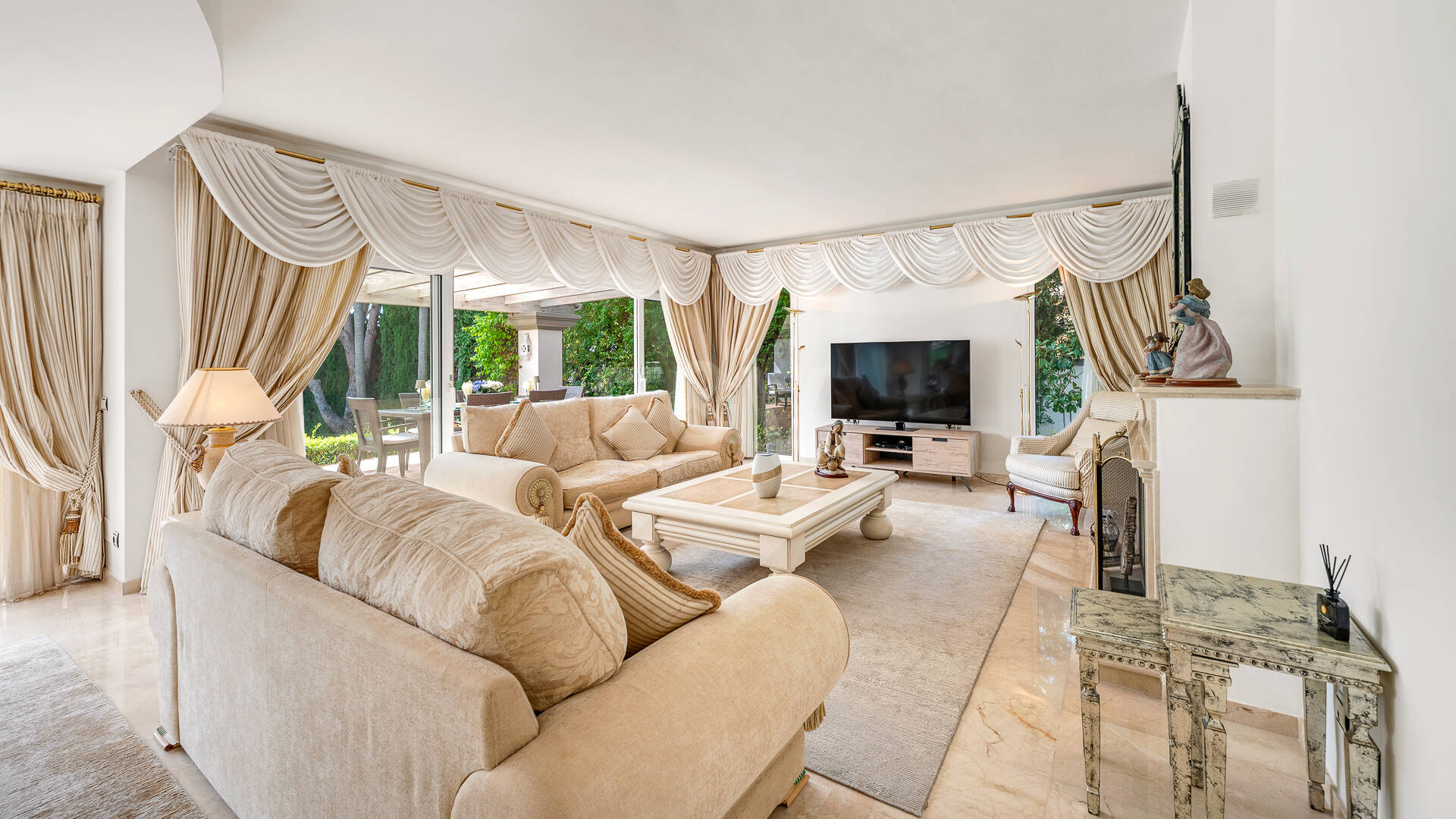 Elegant Villa on a Large Plot with Lush Gardens