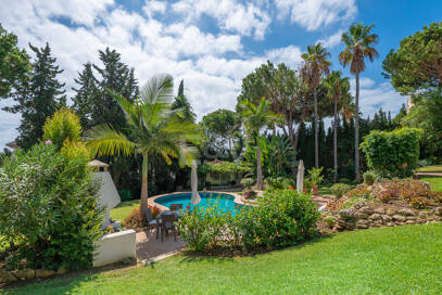 Elegant Villa on a Large Plot with Lush Gardens