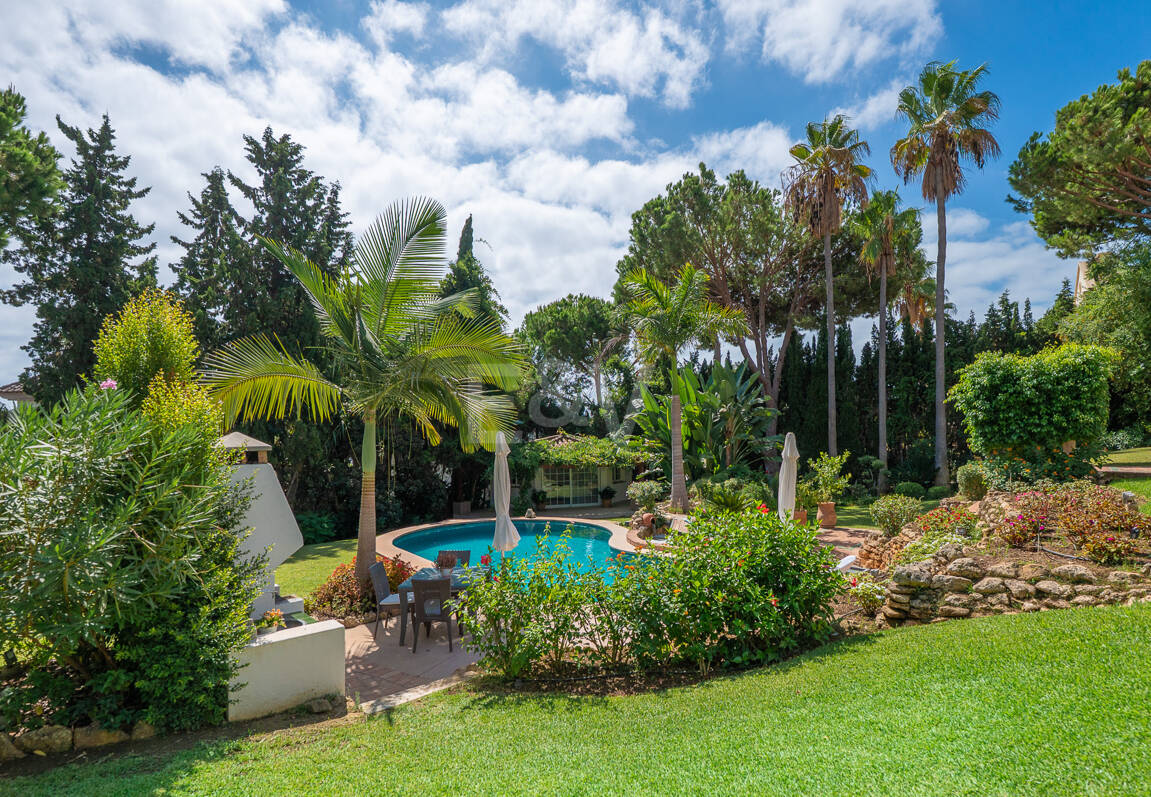 Elegant Villa on a Large Plot with Lush Gardens