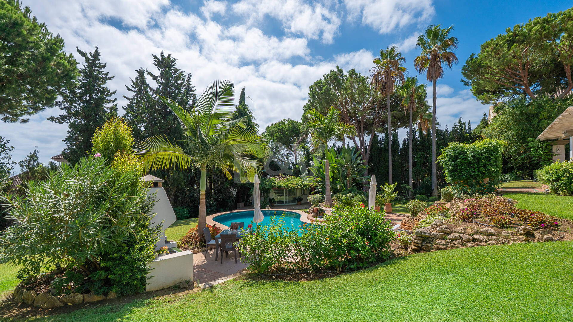 Elegant Villa on a Large Plot with Lush Gardens