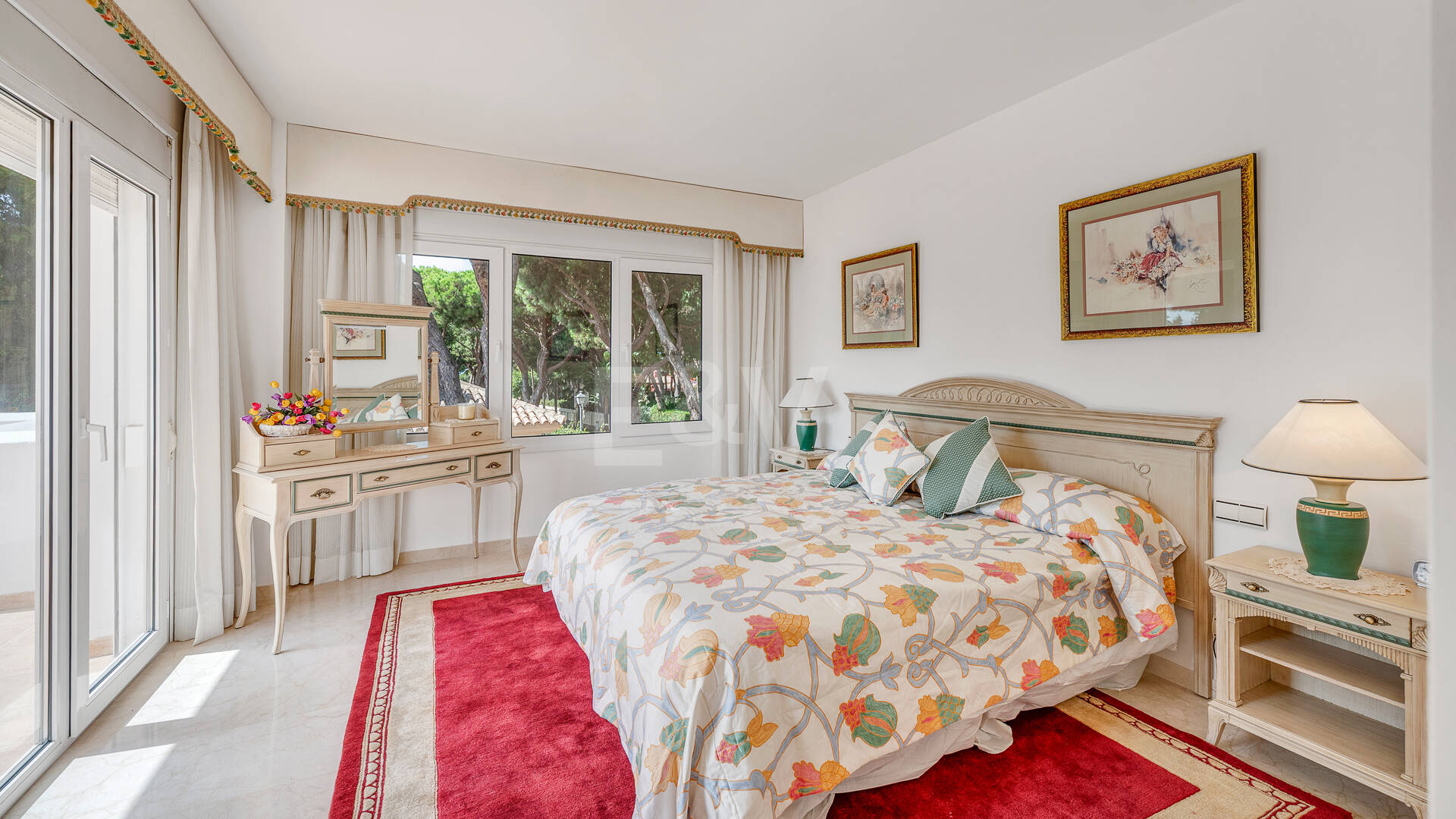 Elegant Villa on a Large Plot with Lush Gardens