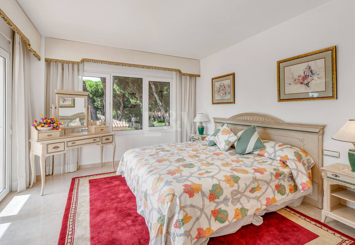 Elegant Villa on a Large Plot with Lush Gardens