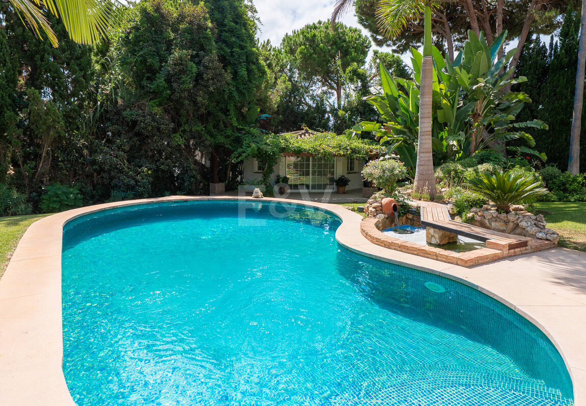 Elegant Villa on a Large Plot with Lush Gardens