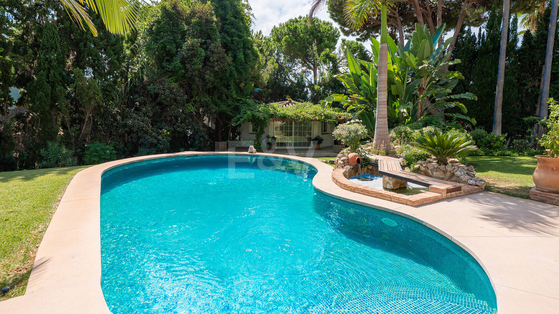 Elegant Villa on a Large Plot with Lush Gardens