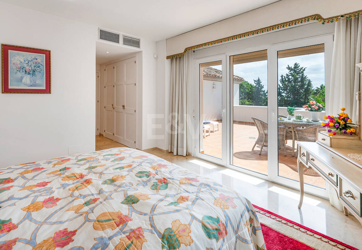 Elegant Villa on a Large Plot with Lush Gardens