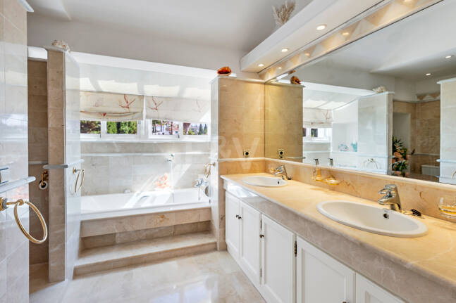 Elegant Villa on a Large Plot with Lush Gardens