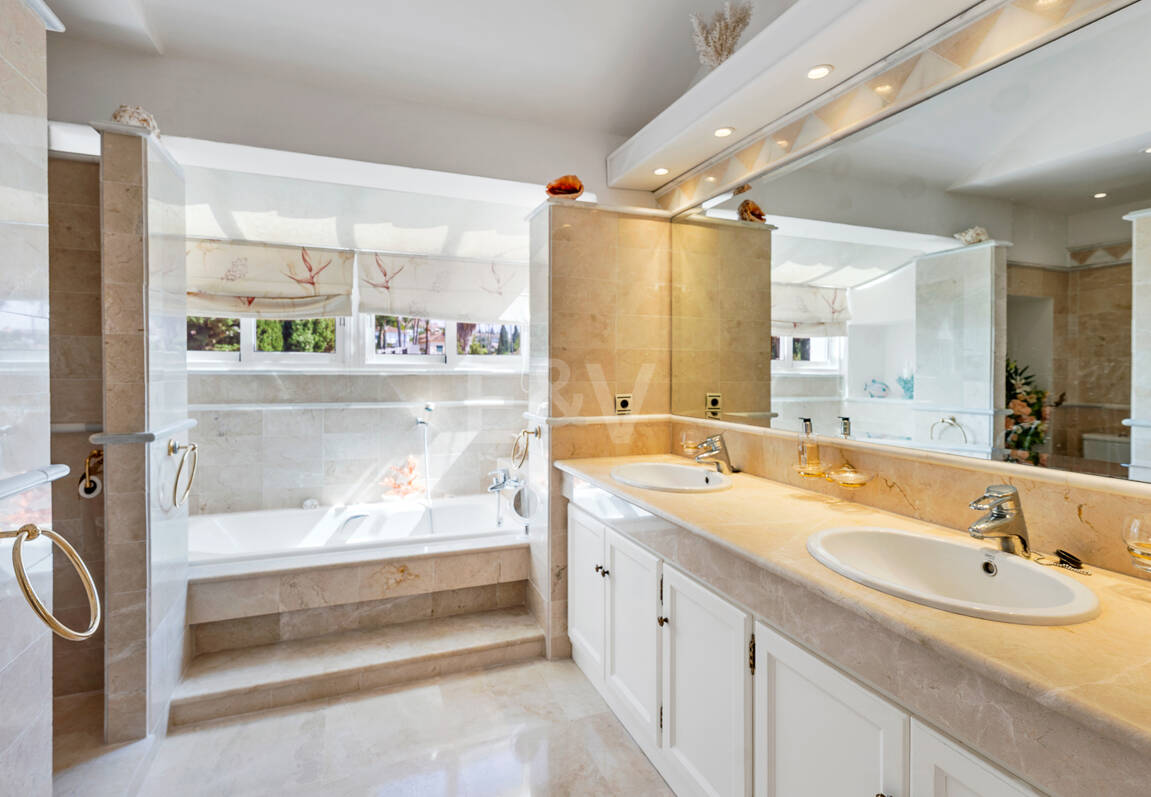 Elegant Villa on a Large Plot with Lush Gardens