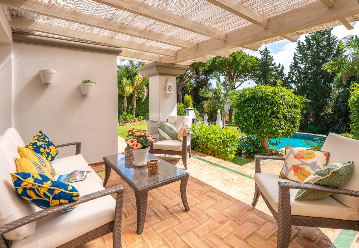 Elegant Villa on a Large Plot with Lush Gardens